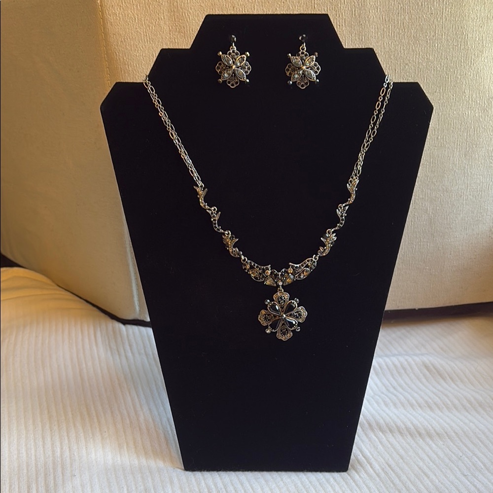 Silver Color Crystal Necklace with Floral Pendant